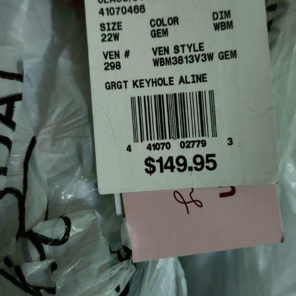 Oleg Cassini, dark green gown. - Picture 6 of 7